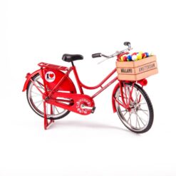 Fiets rood met tulpen